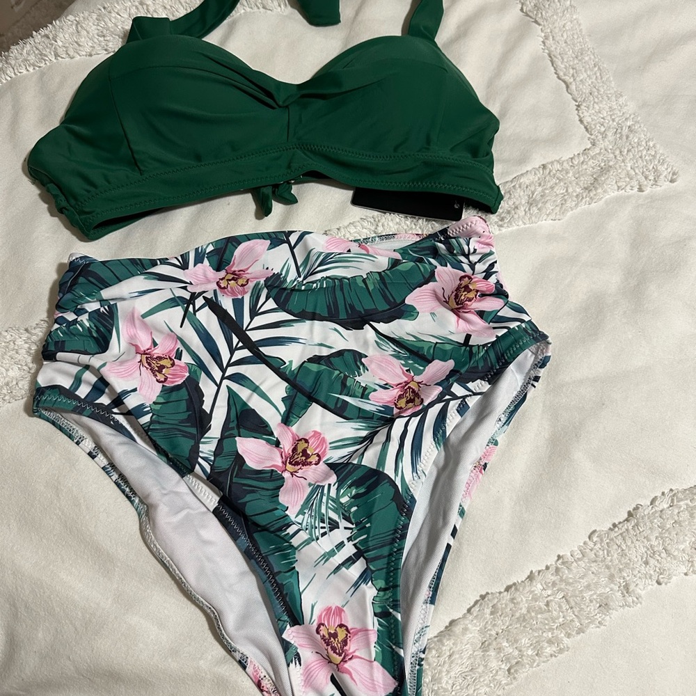 Green Floral Bikini Set, size Medium New!